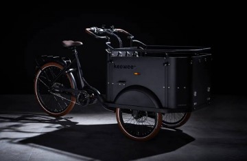 Keewee schuin van voren