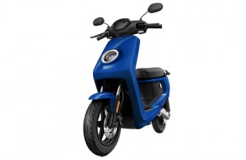 NIU escooter blauw
