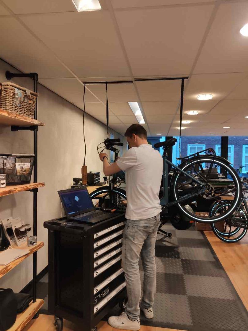 Service en onderhoud | Reparatie | (Elektrische) | Elektrische scooter | Elektrische step Volt wheel | Elektrische fiets en scooter specialist!